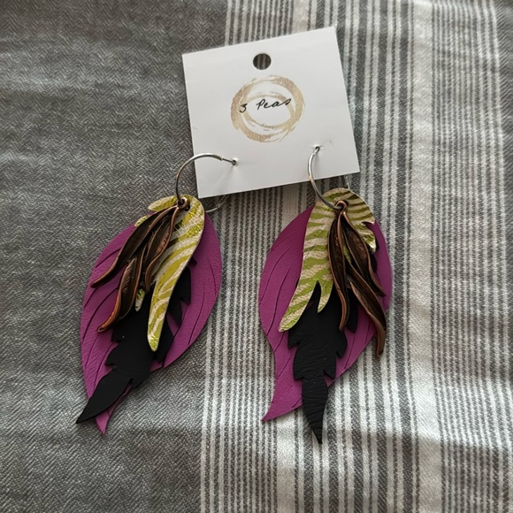 3 Peas earings. New and never worn. - Picture 1 of 1